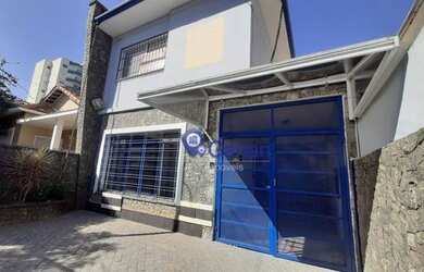 Imagem: O depósito possui 2 Vagas na garagem, 221m² de Área e está