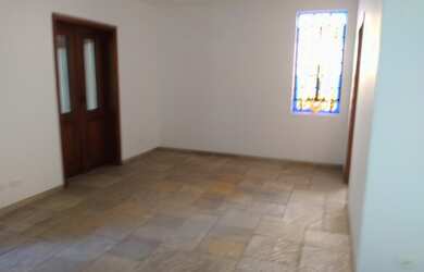 Imagem: A casa possui 4 Dormitórios, 3 Banheiros, 3 Vagas na garagem