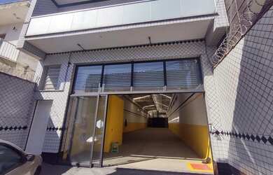 Imagem: O depósito possui 400m² de Área e está localizado em Vila