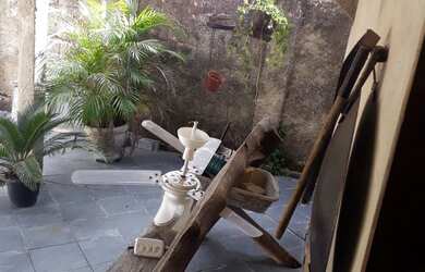 Imagem: A casa possui 1 Dormitório, 2 Banheiros, 2 Vagas na garagem