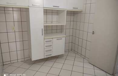 Imagem: O apartamento possui 1 Dormitório, 1 Banheiro, 1 Vaga na garagem