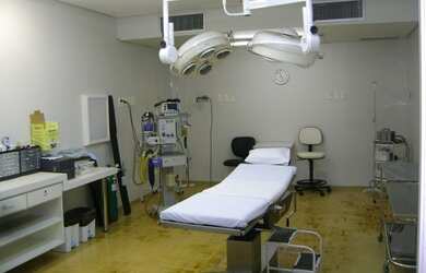 Imagem: A casa possui 5 Dormitórios, 5 Banheiros, 4 Vagas na garagem