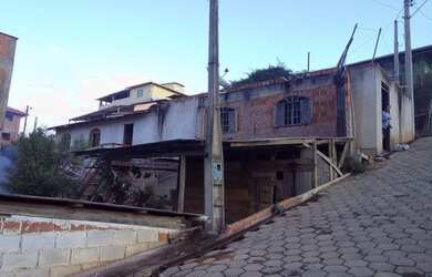 Imagem 4: Casa em pedra azul. 300m² de Áreae2 Dormitórios