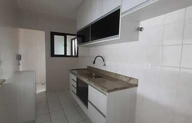 Imagem: O apartamento possui 2 Dormitórios, 1 Banheiro, 2 Vagas na