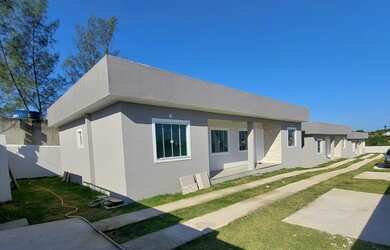 Imagem: A casa possui 2 Dormitórios, 2 Banheiros, 2 Vagas na garagem