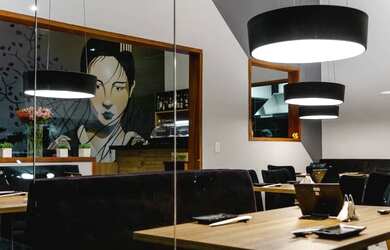 Imagem: O depósito possui 5 Vagas na garagem, 100m² de Área e está