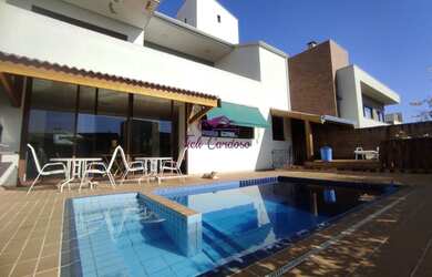 Imagem: A casa em condomínio possui 5 Dormitórios, 3 Banheiros, 5