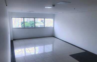 Imagem: O depósito para alugar possui 1 Vaga na garagem e 40m² de