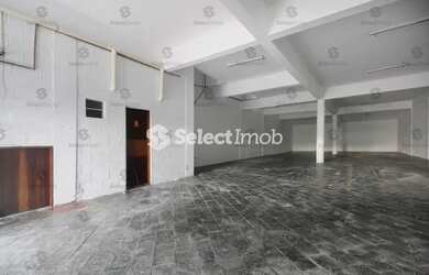 Imagem: O depósito possui 300m² de Área e está localizado em Jardim