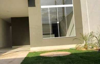 Imagem: A casa possui 2 Dormitórios, 2 Banheiros, 2 Vagas na garagem