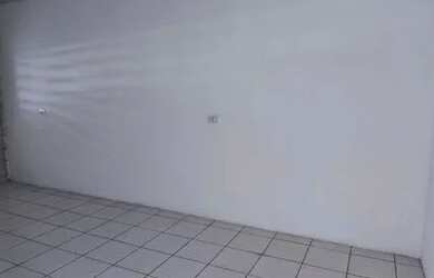 Imagem: A casa possui 2 Dormitórios, 1 Banheiro e está localizado