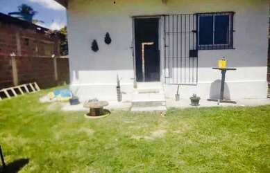 Imagem: A casa possui 2 Dormitórios, 1 Banheiro, 3 Vagas na garagem