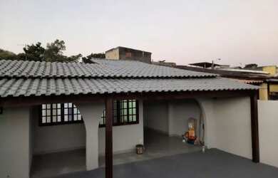 Imagem: A casa possui 2 Dormitórios, 1 Banheiro, 2 Vagas na garagem