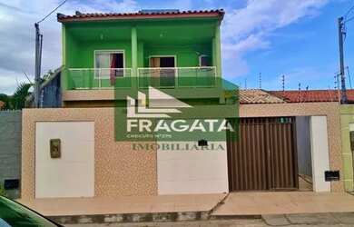 Imagem: A casa possui 5 Dormitórios, 3 Banheiros, 2 Vagas na garagem