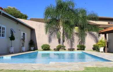 Imagem: A casa em condomínio à venda possui 4 Dormitórios, 5 Banheiros