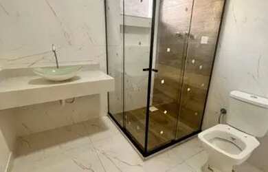 Imagem: A casa possui 3 Dormitórios, 3 Banheiros, 2 Vagas na garagem