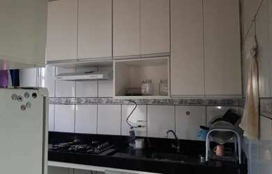 Imagem: O apartamento possui 2 Dormitórios, 1 Banheiro, 1 Vaga na garagem