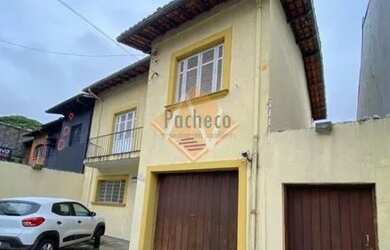 Imagem: A casa possui 3 Dormitórios, 4 Banheiros, 4 Vagas na garagem