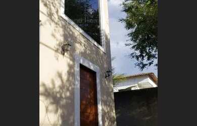 Imagem: A casa possui 3 Dormitórios, 3 Banheiros, 3 Vagas na garagem