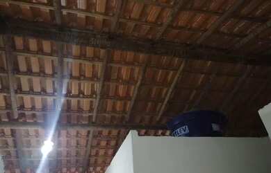 Imagem: A casa possui 2 Dormitórios, 1 Banheiro, 1 Vaga na garagem