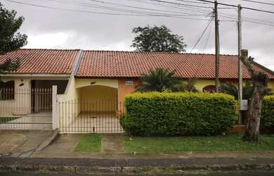 Imagem: A casa possui 3 Dormitórios, 1 Banheiro, 1 Vaga na garagem
