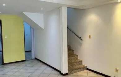 Imagem: A casa possui 2 Dormitórios, 3 Banheiros, 1 Vaga na garagem