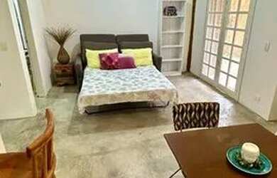 Imagem: A casa possui 1 Dormitório, 1 Banheiro, 1 Vaga na garagem e