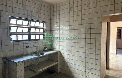 Imagem: A casa possui 1 Dormitório, 1 Banheiro, 2 Vagas na garagem