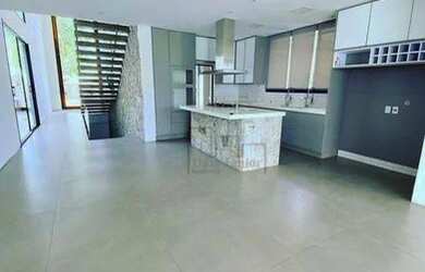 Imagem: A casa em condomínio possui 4 Dormitórios, 5 Banheiros, 4