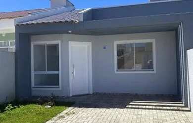 Imagem: A casa em condomínio possui 3 Dormitórios, 1 Banheiro, 2 Vagas