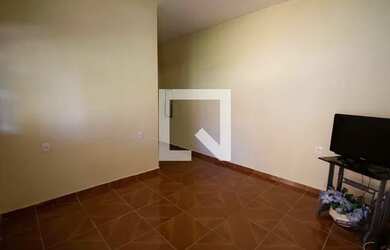 Imagem: A casa possui 2 Dormitórios, 2 Banheiros, 2 Vagas na garagem