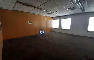 Imagem: O depósito possui 5 Vagas na garagem e 304m² de Área e está