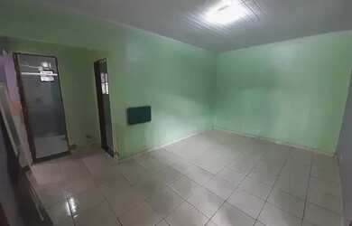 Imagem: A casa possui 2 Dormitórios, 1 Banheiro, 1 Vaga na garagem