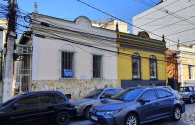 Imagem: A casa possui 3 Dormitórios, 2 Banheiros, 280m² de Área e