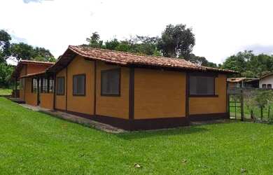 Imagem: A casa à venda possui 3 Dormitórios, 3 Banheiros, 5 Vagas