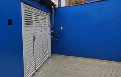 Imagem: A casa possui 3 Dormitórios, 2 Banheiros, 2 Vagas na garagem