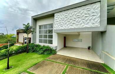 Imagem: A casa em condomínio à venda possui 3 Dormitórios, 4 Banheiros