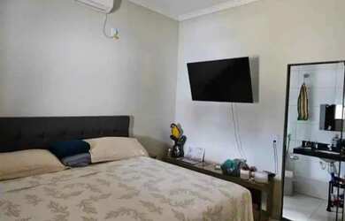 Imagem: A casa possui 2 Dormitórios e está localizado em Sir, Governador