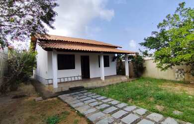 Imagem: A casa possui 4 Dormitórios, 1 Banheiro, 3 Vagas na garagem