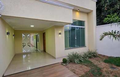 Imagem: A casa à venda possui 3 Dormitórios, 2 Banheiros, 2 Vagas