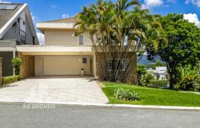 Imagem: A casa em condomínio possui 4 Dormitórios, 4 Banheiros, 4