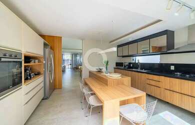 Imagem 13: Imóvel para aluguel e venda tem 293 metros quadrados com 4 quartos