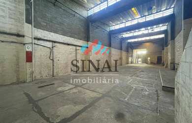 Imagem: O depósito possui 3 Vagas na garagem e 630m² de Área e está