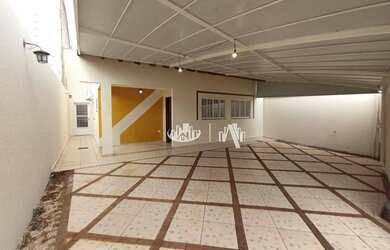 Imagem: A casa possui 3 Dormitórios, 3 Banheiros, 3 Vagas na garagem