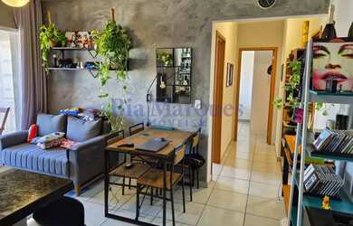 Imagem: O apartamento possui 2 Dormitórios, 1 Banheiro, 1 Vaga na garagem