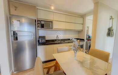 Imagem: O apartamento possui 2 Dormitórios, 1 Banheiro, 1 Vaga na garagem