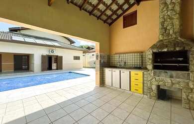 Imagem 3: Aluga-se casa térrea, com 4 suítes, ar condicionado, e piscina - Condomínio Vista Alegre S