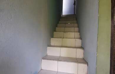 Imagem: A casa possui 1 Dormitório, 1 Banheiro, 1 Vaga na garagem e