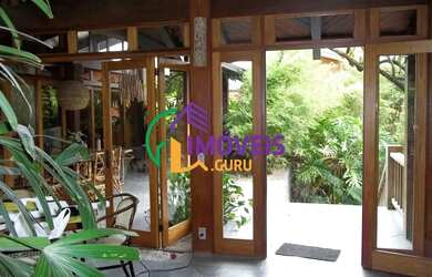 Imagem: A casa em condomínio à venda possui 4 Dormitórios, 5 Banheiros