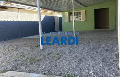 Imagem: A casa possui 2 Dormitórios, 1 Banheiro, 4 Vagas na garagem